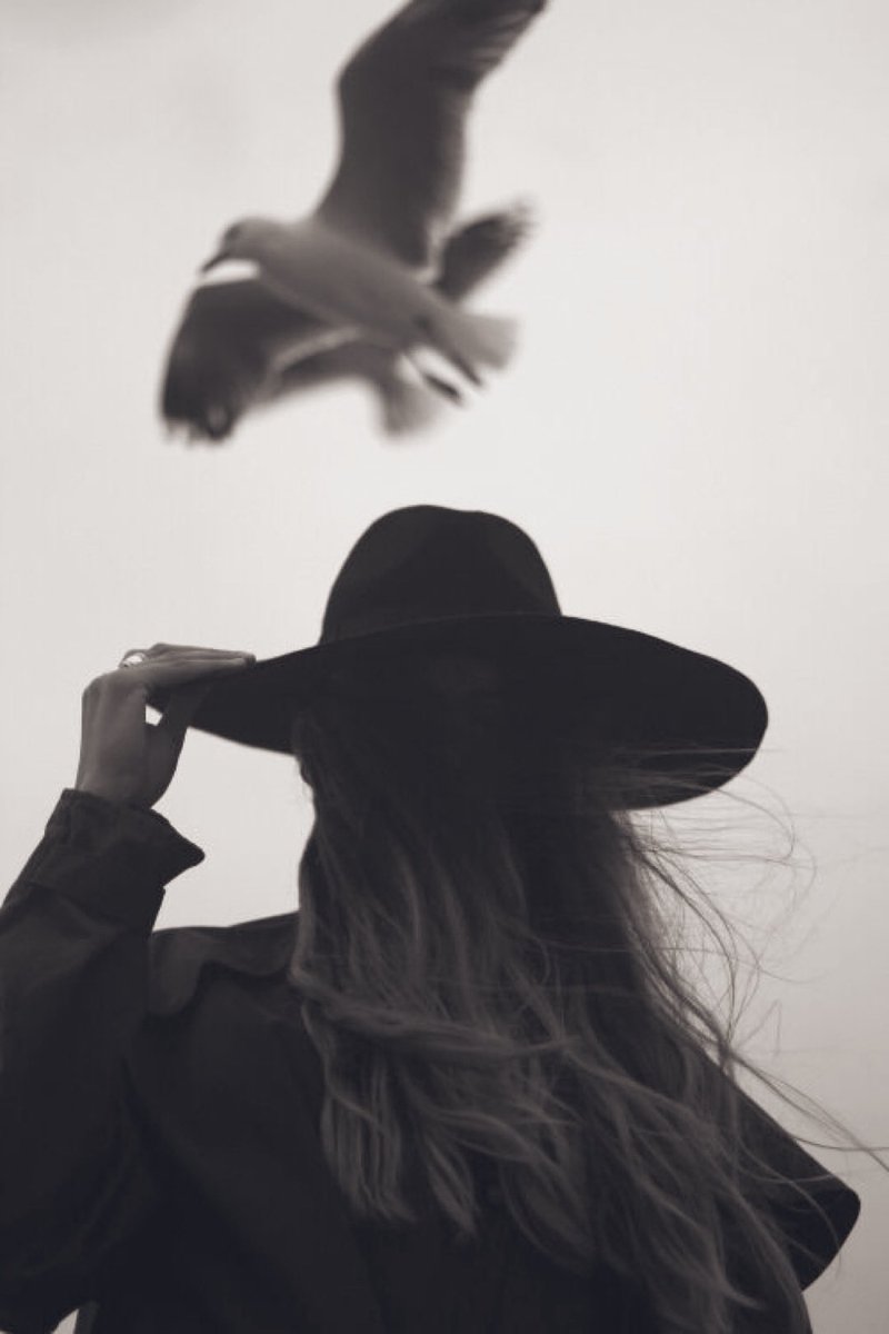 #بوح_آخر_الليل 

..

قد تخطئ أفكارنا أحياناً 
لكن مشاعرنا تبقى هي الحقيقة ..♡

..