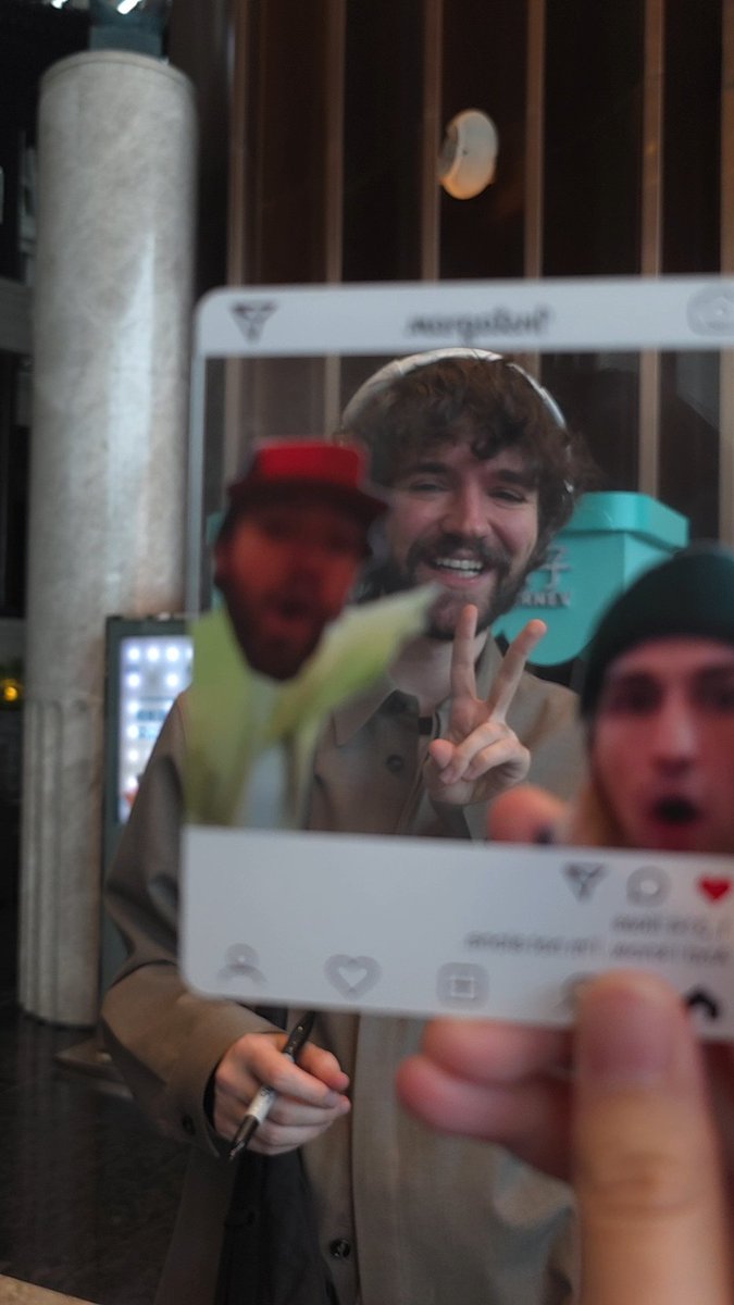 accidentally ended up with the cutest photo ever 😭 thank you for being so lovely 💫