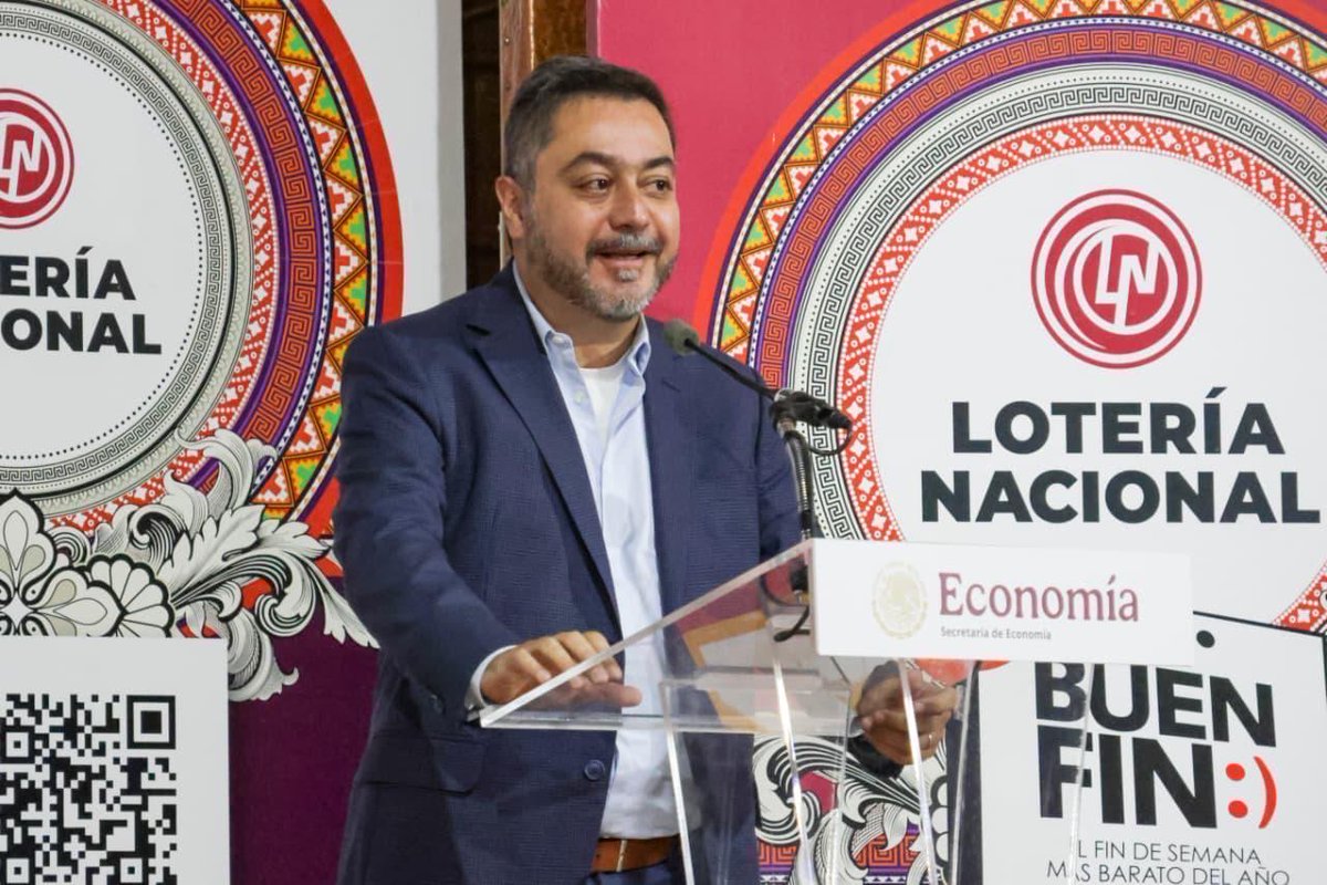 OliviaSalomonV's tweet image. Porque “El #BuenFin” no es solo de las grandes cadenas ni de los grandes centros comerciales, es también de las manos que tejen rebozos, que moldean barro, que destilan mezcal, que cosechan café y que transforman materias primas en identidad nacional, de las #Pymes, de quienes…