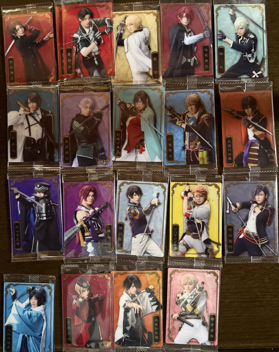 u__s3's tweet photo. 【交換】ミュージカル刀剣乱舞 十周年 ツインウエハース メタリックプラカード 刀ミュ

譲 : 画像のもの

求 : 大包平＞鶴丸国永

1番上の段は鶴丸との交換優先させて頂きます。
鶴丸は1枚、大包平は複数求めています。
郵送にてお取引してくださる方でお願い致します🙇‍♀️

#刀ミュ 
#刀ミュウエハース https://t.co/5BSYIO7tVC