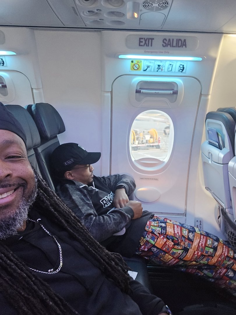 When you get the exit row EXTRA leg room😁

Thank you for all the love this weekend @ #HaloWC Seattle

More pics to come🤟🏾