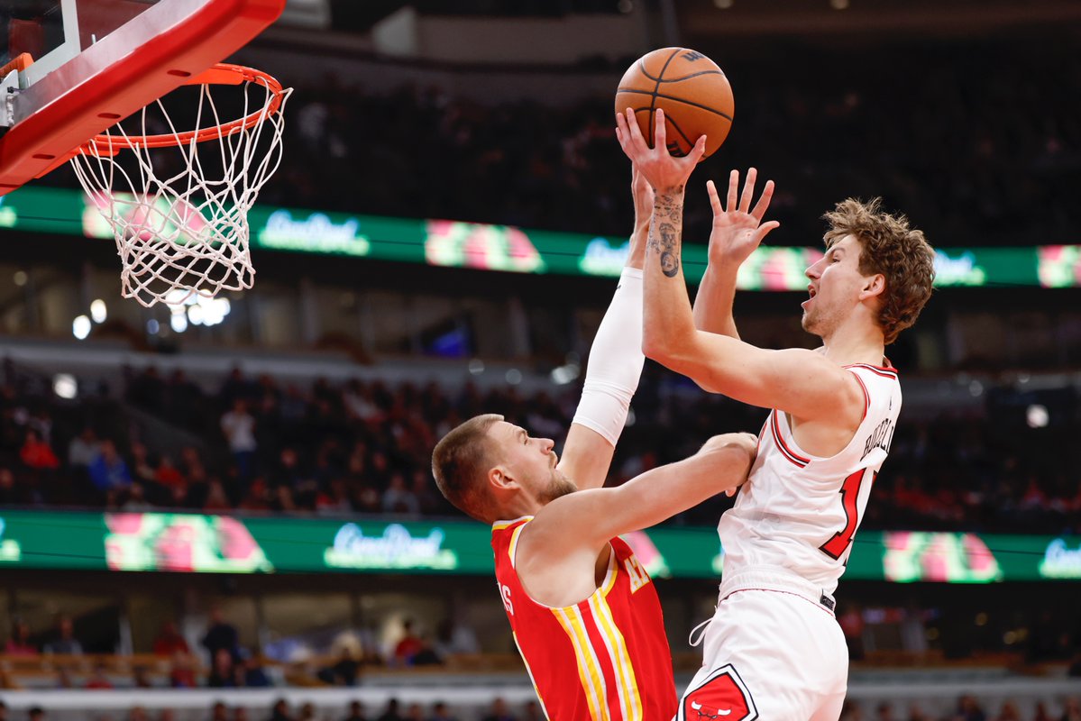 Halftime: Hawks 58, Bulls 57
Giddey: 12 PTS, 9 REB, 2 AST
Huerter: 11 PTS
Jones: 7 PTS, 4 REB, 3 AST
Vucevic: 8 PTS, 6 REB, 3 AST