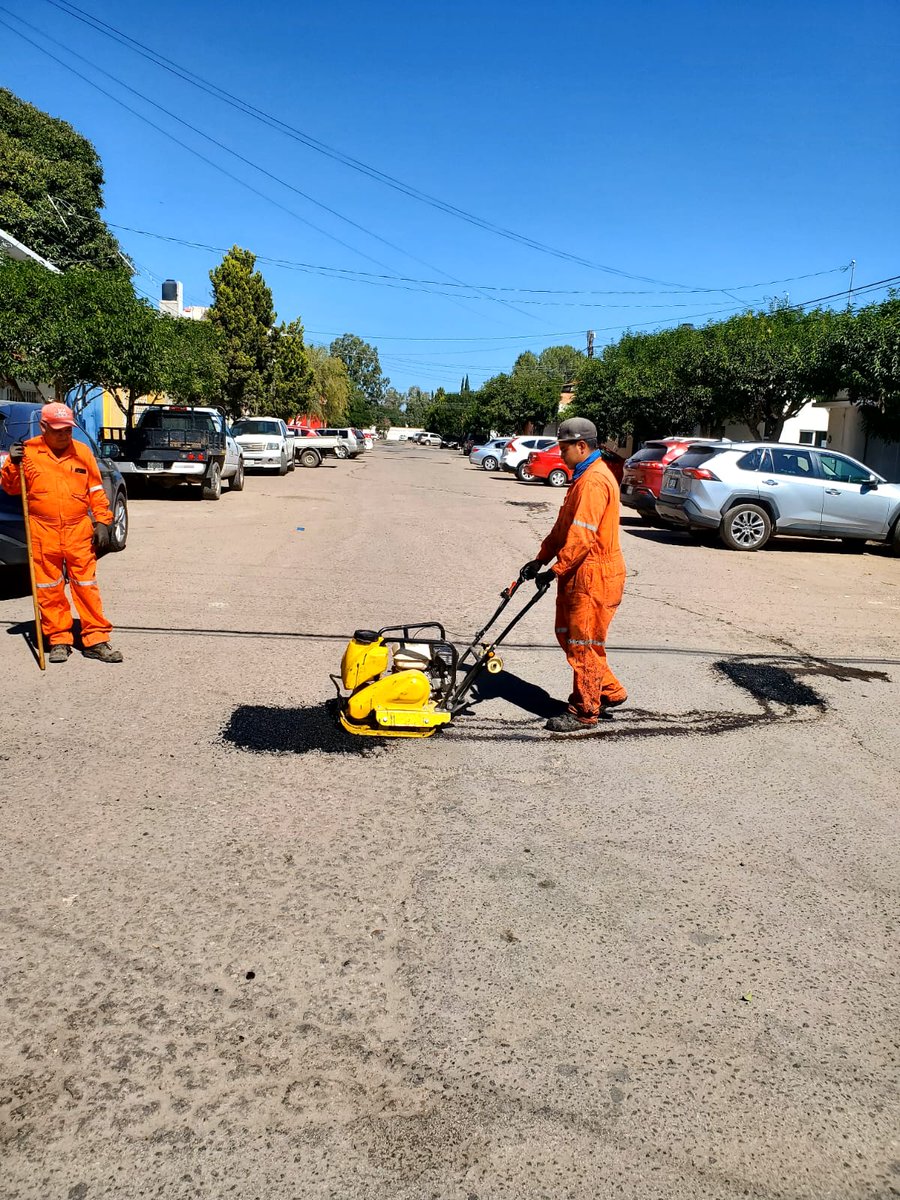 ObrasPublicasDG's tweet image. 🚧 Se realizó bacheo en calle Domingo Arrieta entre prolongación Pino Suárez y calle Francisco I. Madero en la colonia J. Guadalupe Rodríguez.

Tenemos el compromiso de mejorar las calles para el benefició de la familia de Durango.

@josejoseantonio 
#DurangoEsElCamino