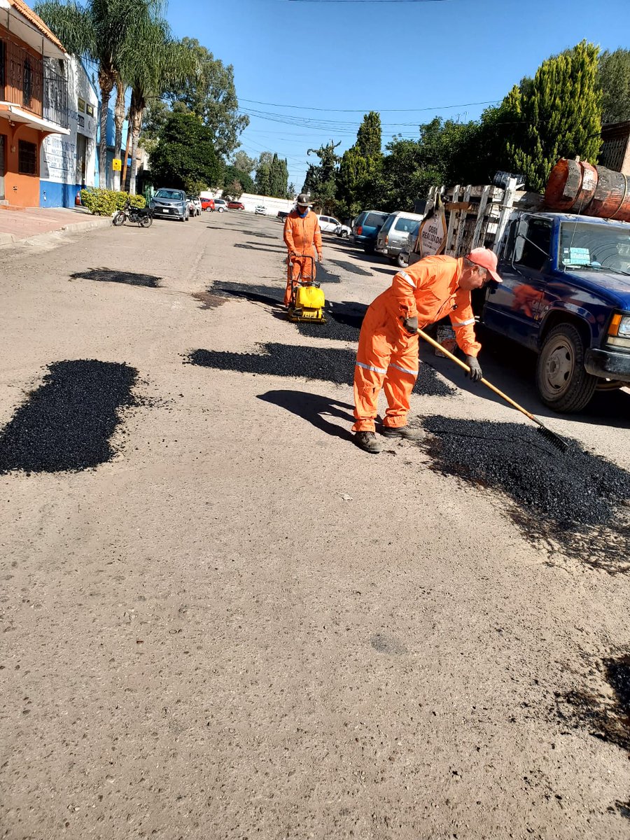 ObrasPublicasDG's tweet image. 🚧 Se realizó bacheo en calle Domingo Arrieta entre prolongación Pino Suárez y calle Francisco I. Madero en la colonia J. Guadalupe Rodríguez.

Tenemos el compromiso de mejorar las calles para el benefició de la familia de Durango.

@josejoseantonio 
#DurangoEsElCamino