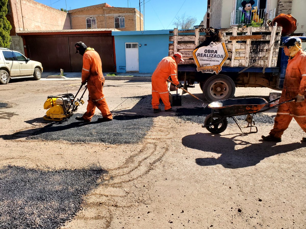 ObrasPublicasDG's tweet image. 🚧 Se realizó bacheo en calle Domingo Arrieta entre prolongación Pino Suárez y calle Francisco I. Madero en la colonia J. Guadalupe Rodríguez.

Tenemos el compromiso de mejorar las calles para el benefició de la familia de Durango.

@josejoseantonio 
#DurangoEsElCamino