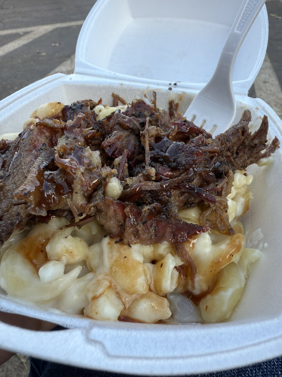 Iteach2ndgrade1's tweet image. Fair food for the win!! 🥰🎡 #NorthCarolina #foodie