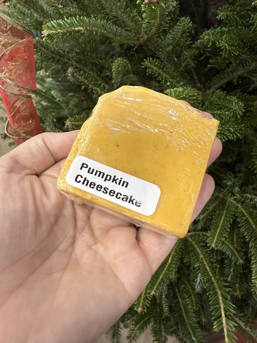 Iteach2ndgrade1's tweet image. Fair food for the win!! 🥰🎡 #NorthCarolina #foodie