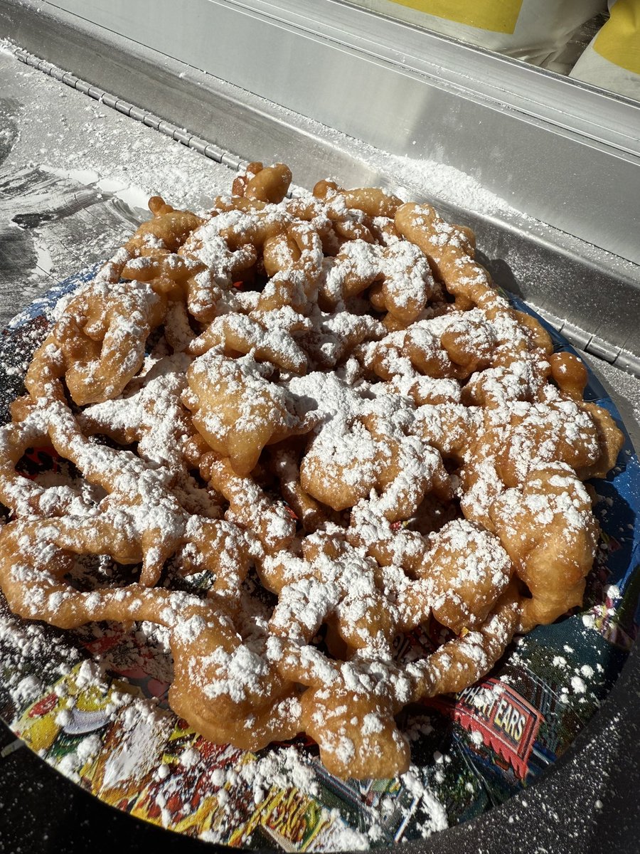 Iteach2ndgrade1's tweet image. Fair food for the win!! 🥰🎡 #NorthCarolina #foodie