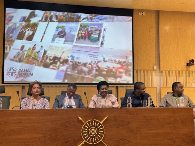 UNESCO_Addis's tweet image. At the 11th @TanaForum, @RBissoonauth stressed that Africa’s natural &amp;amp; digital resources are two pillars of the same sovereignty. With UNESCO support, Africa is turning minerals &amp;amp; data into engines of knowledge, ethics &amp;amp; shared prosperity.