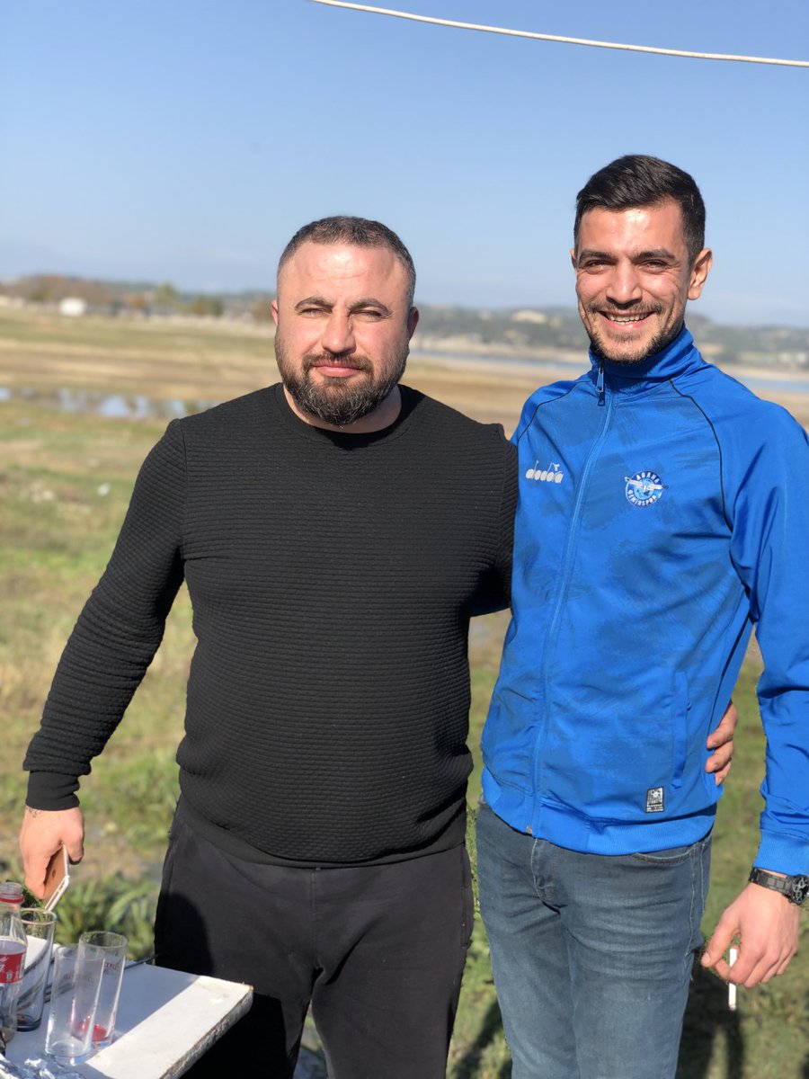 Şu dağlar kömürdendir
Giden gün ömürdendir…