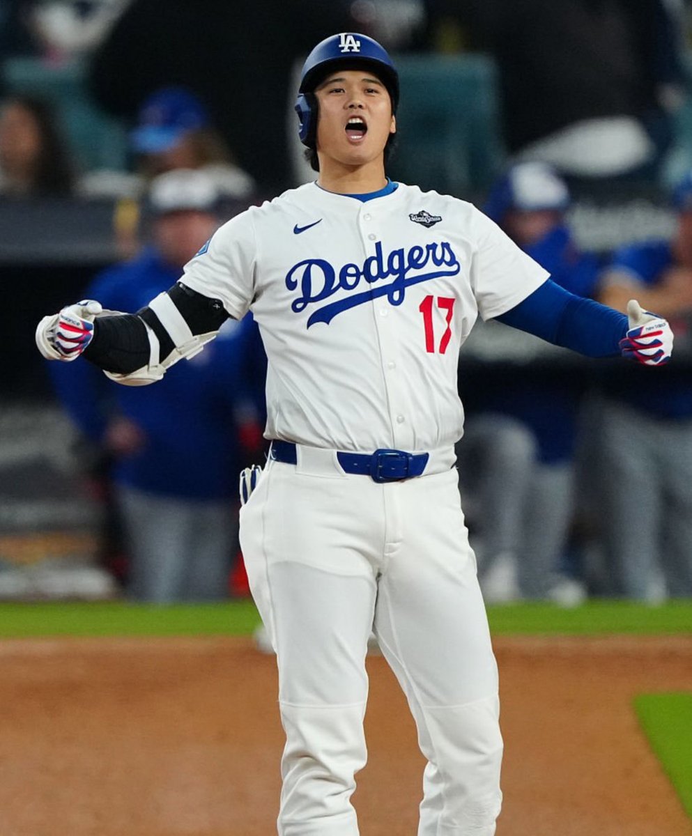 🚨 UNA LÁSTIMA...

Ya no veremos batear más a SHOHEI OHTANI 🇯🇵 esta temporada...

✅️ Lleva 4️⃣ BASES INTENCIONALES consecutivas... TODO UN RECORD!!!

SE HA EMBASADO 8 VECES.

👉 #BlueJays no le lanzará mas en la serie...

🔥 A SHOHEI OHTANI 🇯🇵 lo veremos batear hasta el 2026 👋