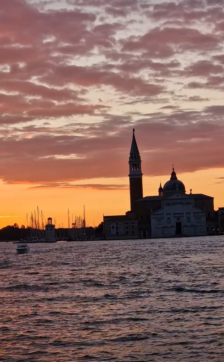 Ma Buongiornoooo amici ☕️😘☕️😘...siamo tutti pronti per affrontare questo nuovo giorno? 🥱🥱🥱💪🏽🤪😂