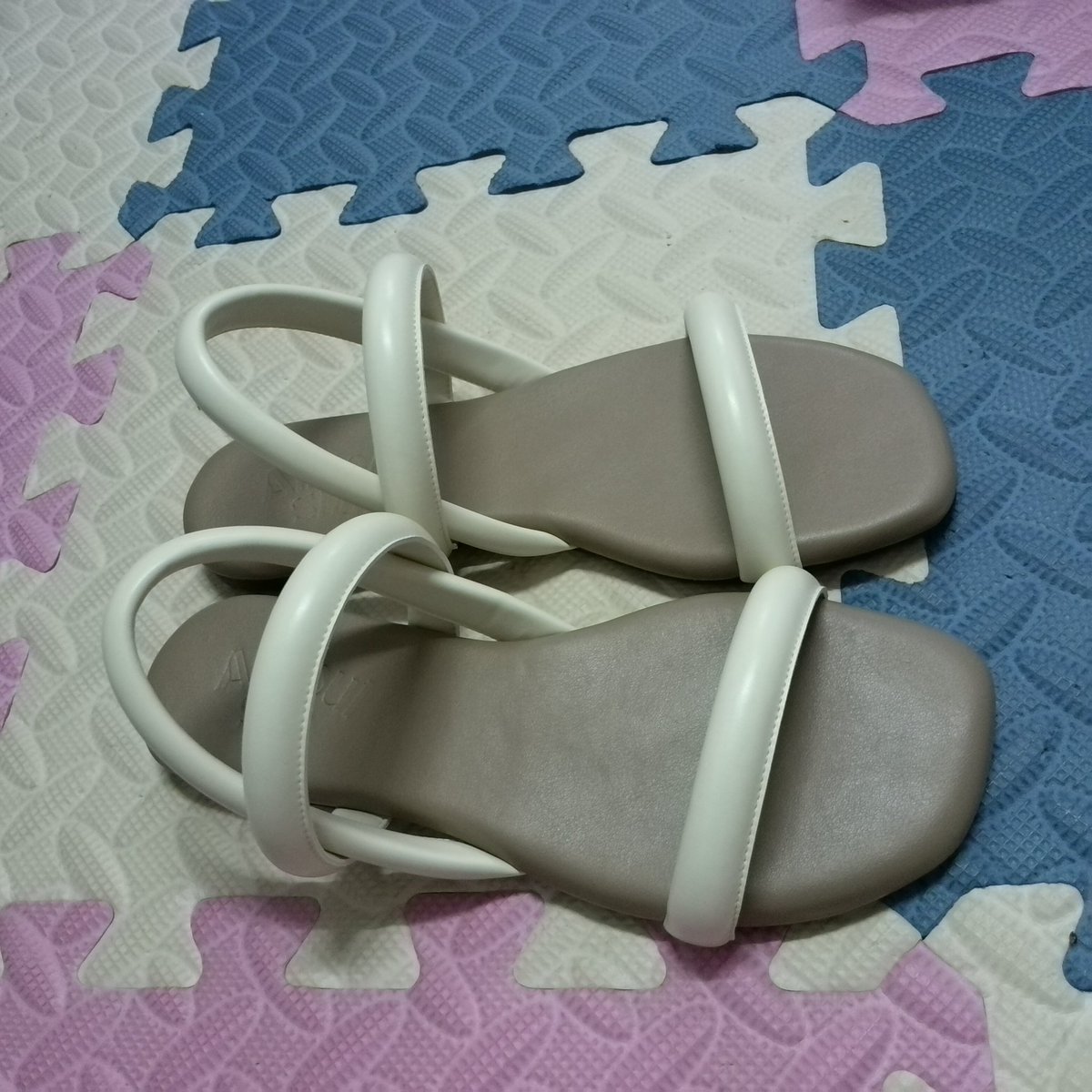 DesignNest2023's tweet image. #ส่งต่อรองเท้า all about shu สภาพใหม่แกะกล่อง สั่งมาผิดไซส์
170 (รวมส่ง) 

Size36
ขอคนเท้ายาว ไม่เกิน 23cm 
กว้าง ไม่เกิน8cm ใส่ได้ค่ะ

รองเท้าหนังนิ่มคุณภาพดีมาก  สนใจDMค่ะ
 #รองเท้ามินิมอล 
#ส่งต่อรองเท้ามือ2 #ส่งต่อเสื้อผ้า #ส่งต่อเสื้อผ้ามือ2 #รองเท้าแตะ