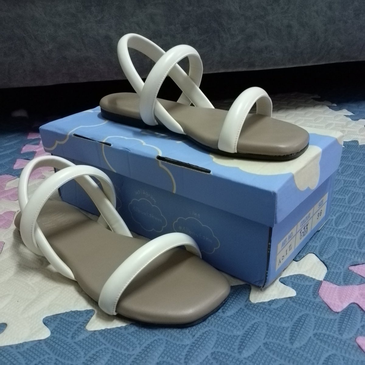 DesignNest2023's tweet image. #ส่งต่อรองเท้า all about shu สภาพใหม่แกะกล่อง สั่งมาผิดไซส์
170 (รวมส่ง) 

Size36
ขอคนเท้ายาว ไม่เกิน 23cm 
กว้าง ไม่เกิน8cm ใส่ได้ค่ะ

รองเท้าหนังนิ่มคุณภาพดีมาก  สนใจDMค่ะ
 #รองเท้ามินิมอล 
#ส่งต่อรองเท้ามือ2 #ส่งต่อเสื้อผ้า #ส่งต่อเสื้อผ้ามือ2 #รองเท้าแตะ