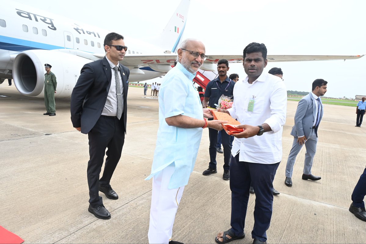 annamalai_k's tweet image. Delighted to welcome our Hon Vice President of India, Thiru C.P. Radhakrishnan avl on his maiden visit after assuming office to Coimbatore today.
@CPR_VP