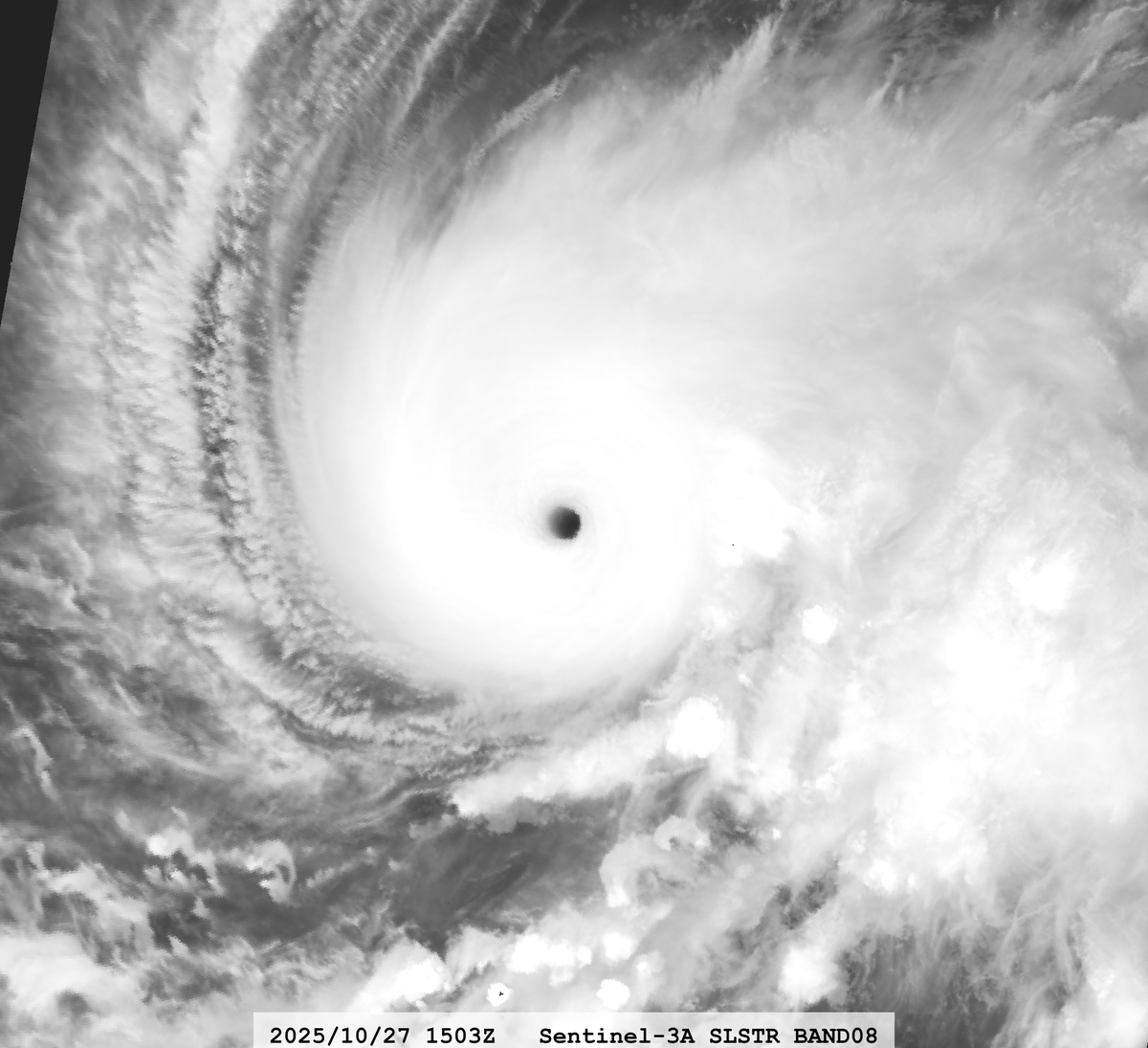 zeb199818's tweet photo. #13L Hurricane #MELISSA
Satellite: #Sentinel3A #SLSTR #OLCI
Channel :
#SLSTR S8 (10.854 µm) 1-km
#OLCI S8 (0.665 µm) 300-m
Time : 2025/10/27 1503Z
Eye Temp : 25.33 °C
Data Source : Copernicus L1B
CPA : ~500 km https://t.co/Q1RvFSXOfI
