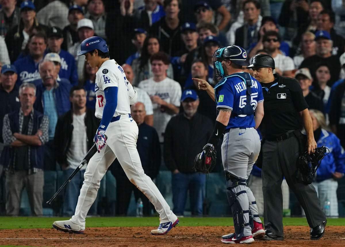 ドジャース 大谷翔平
4打数4安打2本塁打3打点4敬遠

・ワールドシリーズ1試合8出塁は史上初
・ワールドシリーズ9打席連続出塁は史上初
・ワールドシリーズ4打席連続敬遠は史上初

WS成績
2009松井秀喜　.615(13-8) 3本 8打点 OPS2.027
2025大谷翔平　.500(12-6) 3本 5打点 OPS2.064

<a href="/Dodgers/">Los Angeles Dodgers</a> Shohei