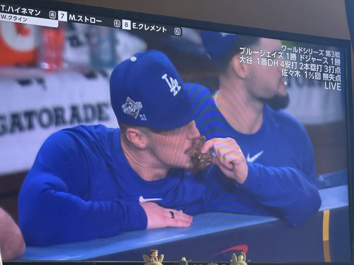 s0422g22's tweet photo. ワールドシリーズ

延長16回

長すぎて
ベンチの中
肉食べ始めてて笑った！ https://t.co/1FI93EQTbb