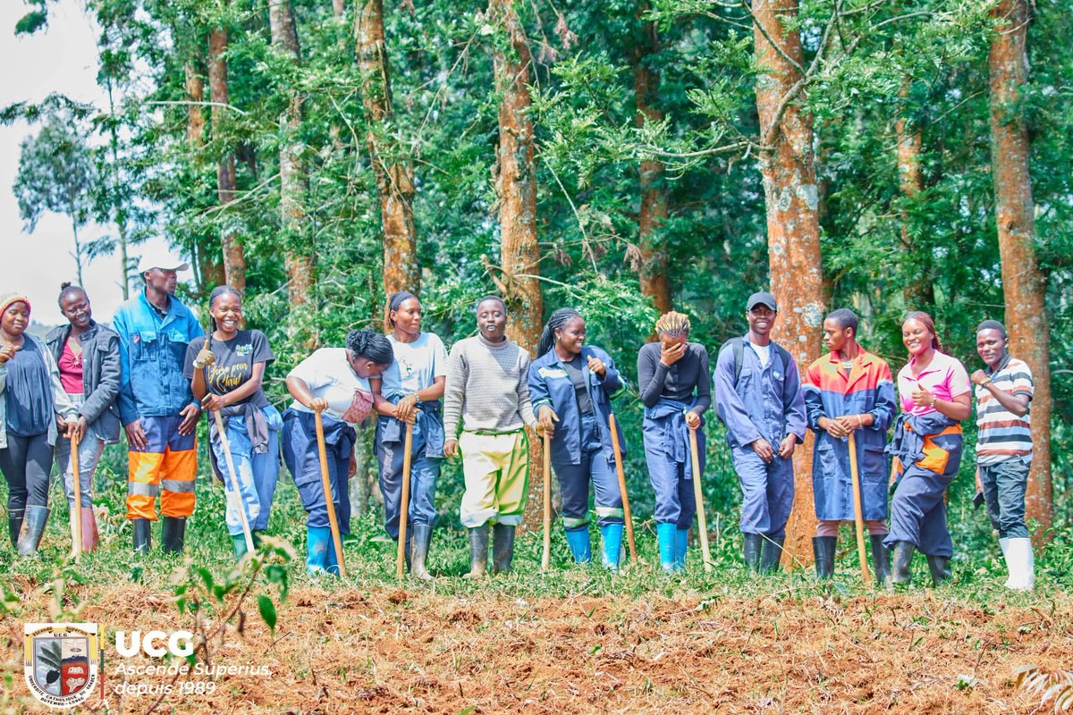 Quand les universités s’unissent pour former et innover, la recherche avance ! 💪🏿

Merci à <a href="/DuGraben/">Université Catholique du Graben</a> à travers le  CERAVEG pour cet accueil et cet accompagnement scientifique !

facebook.com/share/p/1CNLr6…

#UCSGoma #UCG #Recherche #ensemblepourlexcellence