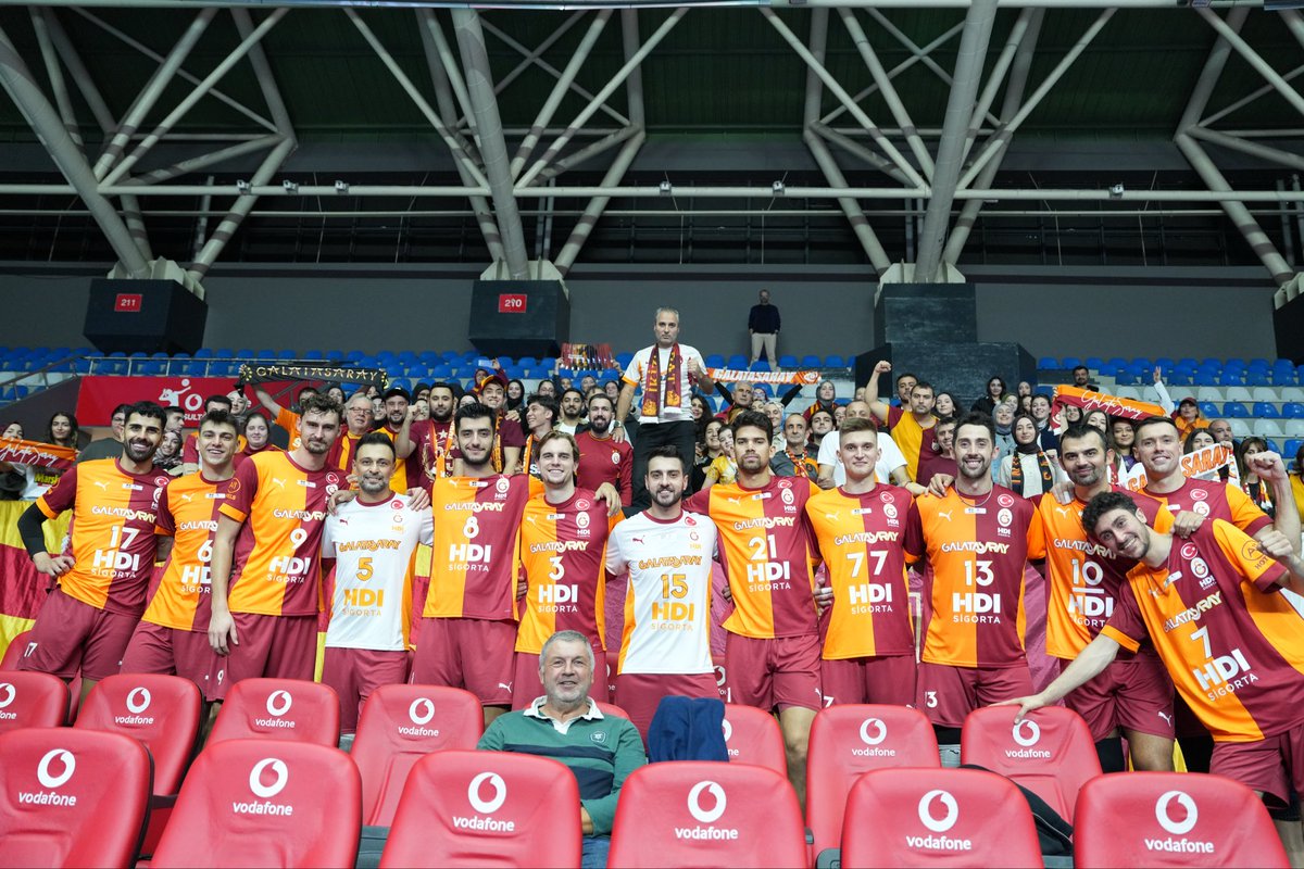 Bu haftanın derbisinde Halkbank, Galatasaray'ı ağırlıyor!

🆚Halkbank - Galatasaray
⏰17.30
📺TRT Spor Yıldız
🏟️TVF Ziraat Bankkart Voleybol Salonu