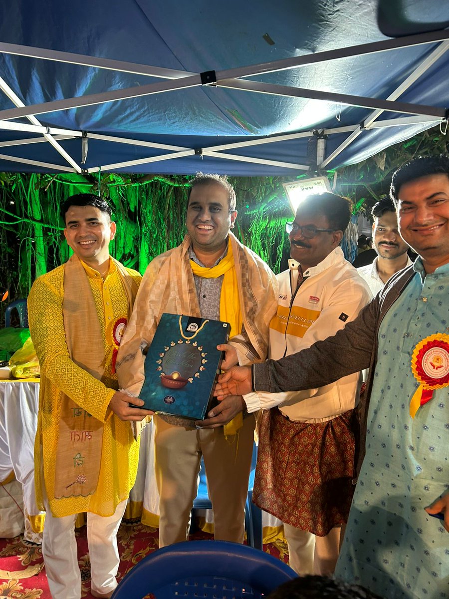 NischithKr's tweet photo. Today, I was felicitated during the Chhath Puja celebrations at Babusapalya, Bengaluru, organized by the Atul Bharat team. The Atul Bharat team truly represents the spirit of unity and the essence of the Indian spirit here in Bengaluru. 🇮🇳 https://t.co/gWYai2obD9