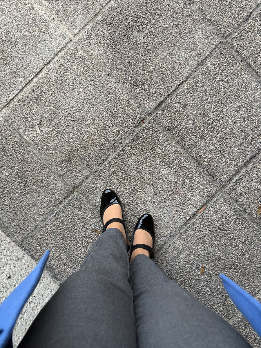 ArtoisLibra's tweet image. #workinglady #dressedforsuccess Zischfrisch auf in den Tu’ es-Day - heute wieder eine Veranstaltung, aber hoffentlich zivilisierter als gestern. 
Es kommt ein sehr netter Altherr, der mich mit seiner Kreativität immer wieder überrascht. Ein elegant -humorvoller Sir, freu‘ 

1/☁️