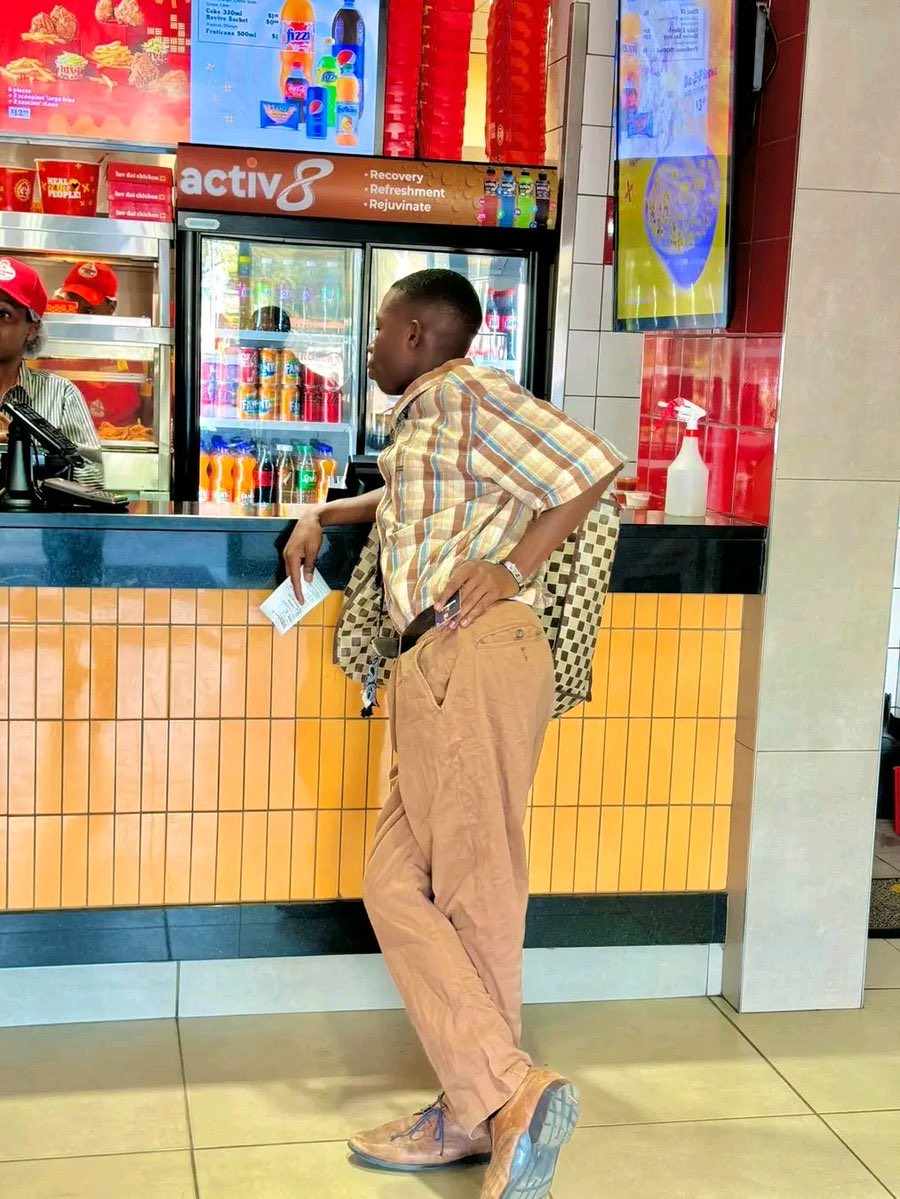 Nobody: Mukuda plastic bag here 

: Ayehwa ndine Raptor