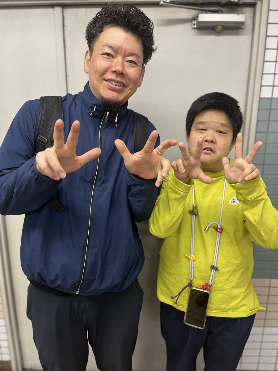 Atelier_nitto's tweet image. 本日は「まるごとインプット企画」として、今朝は東京モノレール新整備駅にメンバーが集結！

総勢27名でのエアラインツアー！
1時間も前から待っている強者もいます🤓