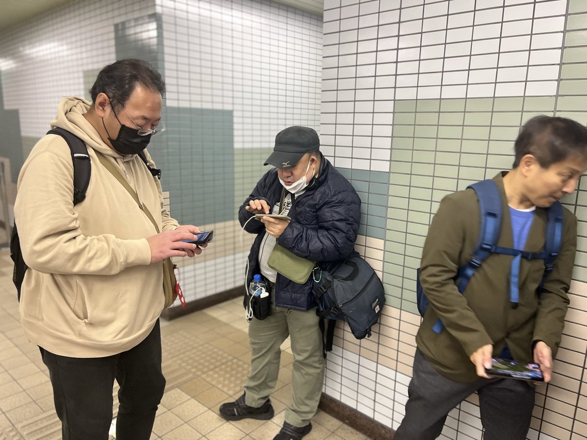 Atelier_nitto's tweet image. 本日は「まるごとインプット企画」として、今朝は東京モノレール新整備駅にメンバーが集結！

総勢27名でのエアラインツアー！
1時間も前から待っている強者もいます🤓