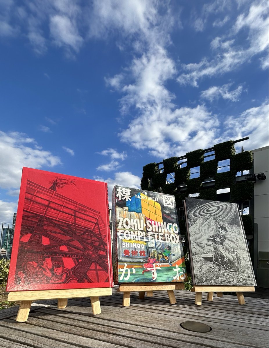 spiritsofficial's tweet image. 本日、楳図かずお先生の命日に、
『ZOKU-SHINGO COMPLETE BOX』発売決定＆予約開始です🤟
 
🟡色味、質感、線。全ページこだわり抜いた2冊セットBOX付き超永久保存版！
🔴『ZOKU-SHINGO』には着彩画101点＋素描101点を完全収録！！
🟣『わたしは真悟　扉絵全集』には、初公開の未発表原稿3枚収録！！…