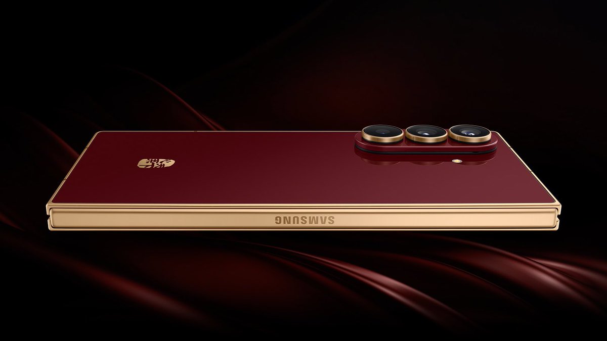 TheGalox_'s tweet photo. The leaks for the Galaxy Z Fold8 confirm Samsung is willing to innovate only on foldables 

Z Fold7 was a massive upgrade and Z Fold8 will be yet another big leap

In that same time the S series has remained frozen https://t.co/iXN3QekyE6