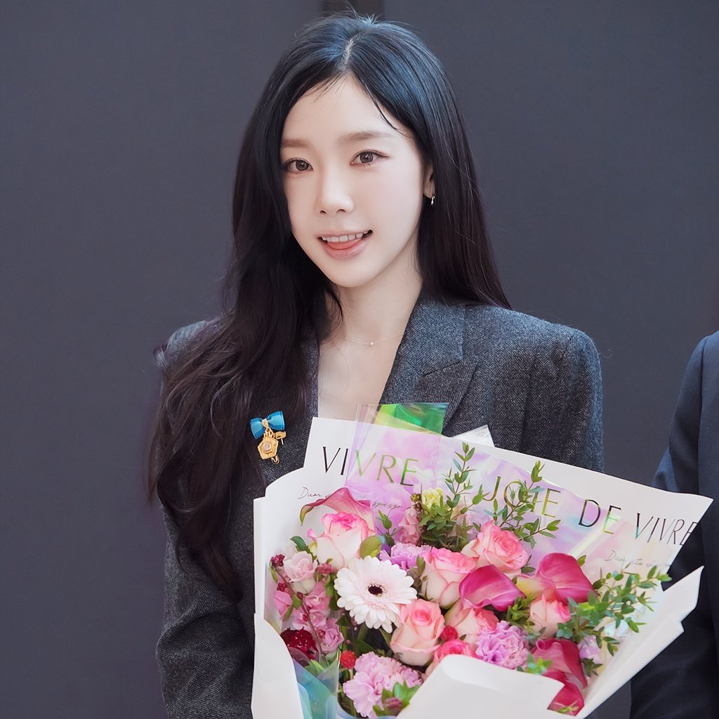 serenity3O9's tweet photo. 오늘자 태연님 너무아름답고아름답고아름다우셍 https://t.co/eCTO8ZuJB7