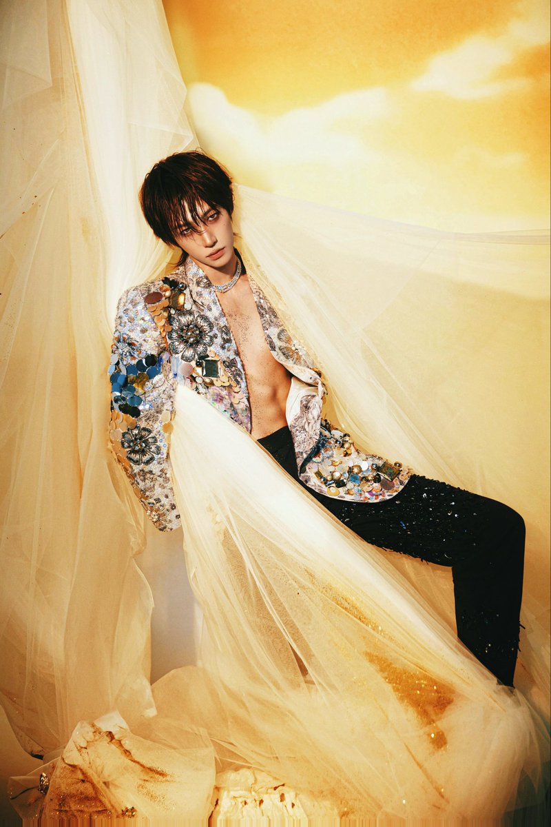 QiuyaNate's tweet image. งาน ELLE วันนี้ อัยมู๋เร้กจะโชว์หกแพคมั่ยดั้ยนะ! เด็ก 3 ขวบจะโชว์อะไรคะ! แต่เอาจริงตอนเดินพรมมุเร้กติดกระดุมแน่ๆ 😅
ปล. ชุดสวยเมคอัพเริ่ดมากเหมือนเดิมมมม🩵
#หลิวอวี่ 
#LiuYu 
#刘宇