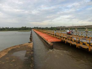 SadaaShree's tweet photo. Diviseema, the Krishna river Delta region, known for it's canals, lush green fields, where the Krishna meets the Bay of Bengal at Hamsaladeevi.

Not as widely known as Konaseema, in fact most assocciate it rather with that notorious 1977 cyclone that devastated the region. https://t.co/Y4Pyda1zR3