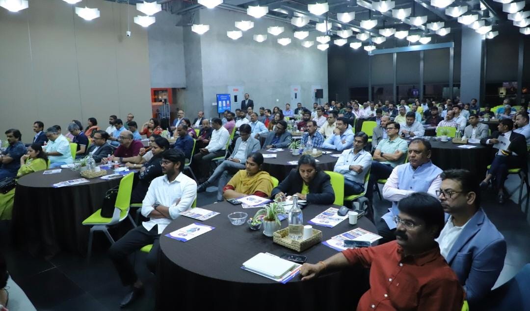 SCSC_Cyberabad's tweet image. 🚨 SCSC Annual General Meeting 2024–25 🚨

Key highlights:
✅ Safety &amp;amp; cybersecurity initiatives
✅ Suraksha Kavach, Project Pravaah, EV Patrol, Project Safe Stay, BRCC

👏 Heroic recognition: Traffic Marshal Shiva K. Yadav.
Building a safer Cyberabad 💙

#SCSC #CyberabadPolice