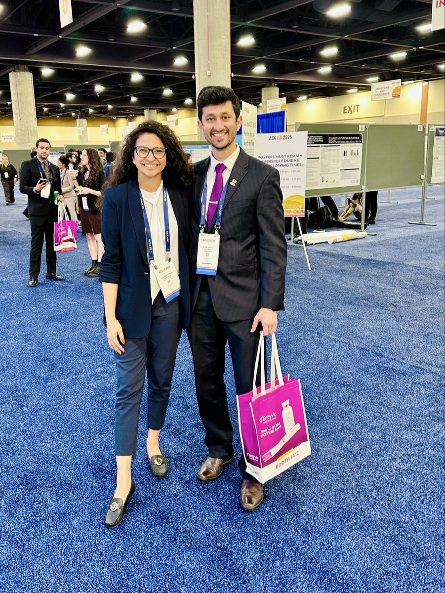 vaishmodi16's tweet image. Some reunions at #acg2025 from school to med school to Rochester! ✨ It was great seeing you all! #phoenix #GITwitter #gastroenterology #friends