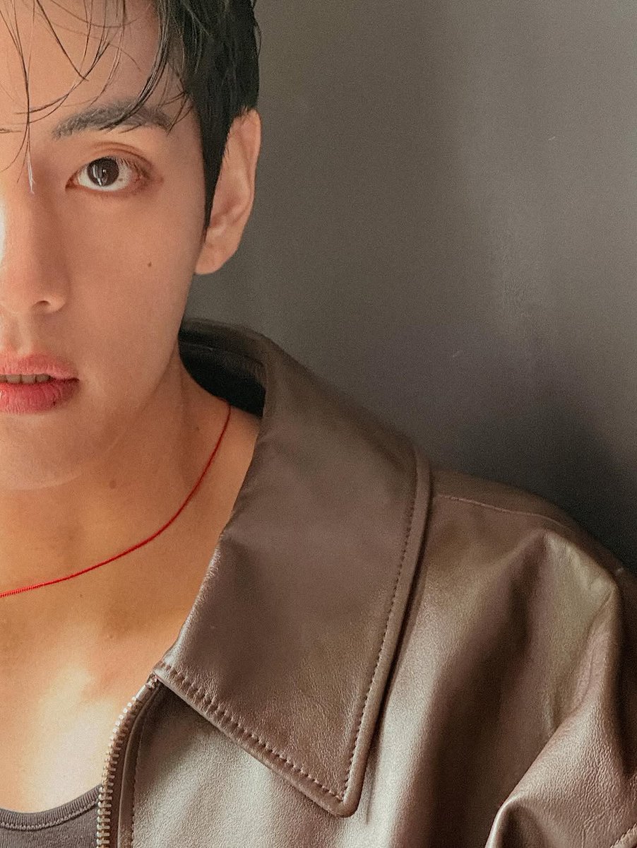 ccnmade's tweet image. #BTS #V #김태형 님께서 최창남메이드 제품을 착용해주셨습니다
착용 제품:
Thin Single Original Necklace - Red
✨58,000 
홈페이지에서 만나보세요:)
ccnmade.co.kr/goods/goods_vi…
#최창남메이드  #목걸이 #뷔 #방탄소년단뷔 #뷔목걸이 #태형목걸이  #ccnmade #목걸이추천 #남자목걸이 #necklace