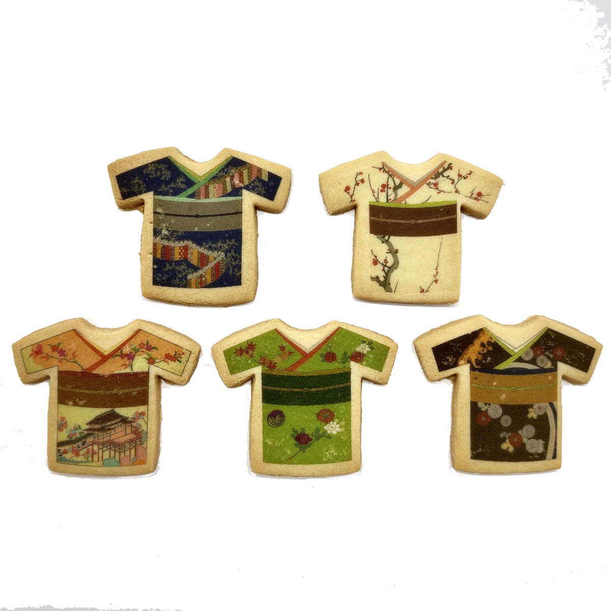 haniwasky's tweet image. 【クッキー】
当店スタッフが展示される着物の柄をイラストにし、それをフードプリンターでクッキーにプリントしてもらいました。

身内をほめるのもおこがましいのですが…当店スタッフ、すごいです。