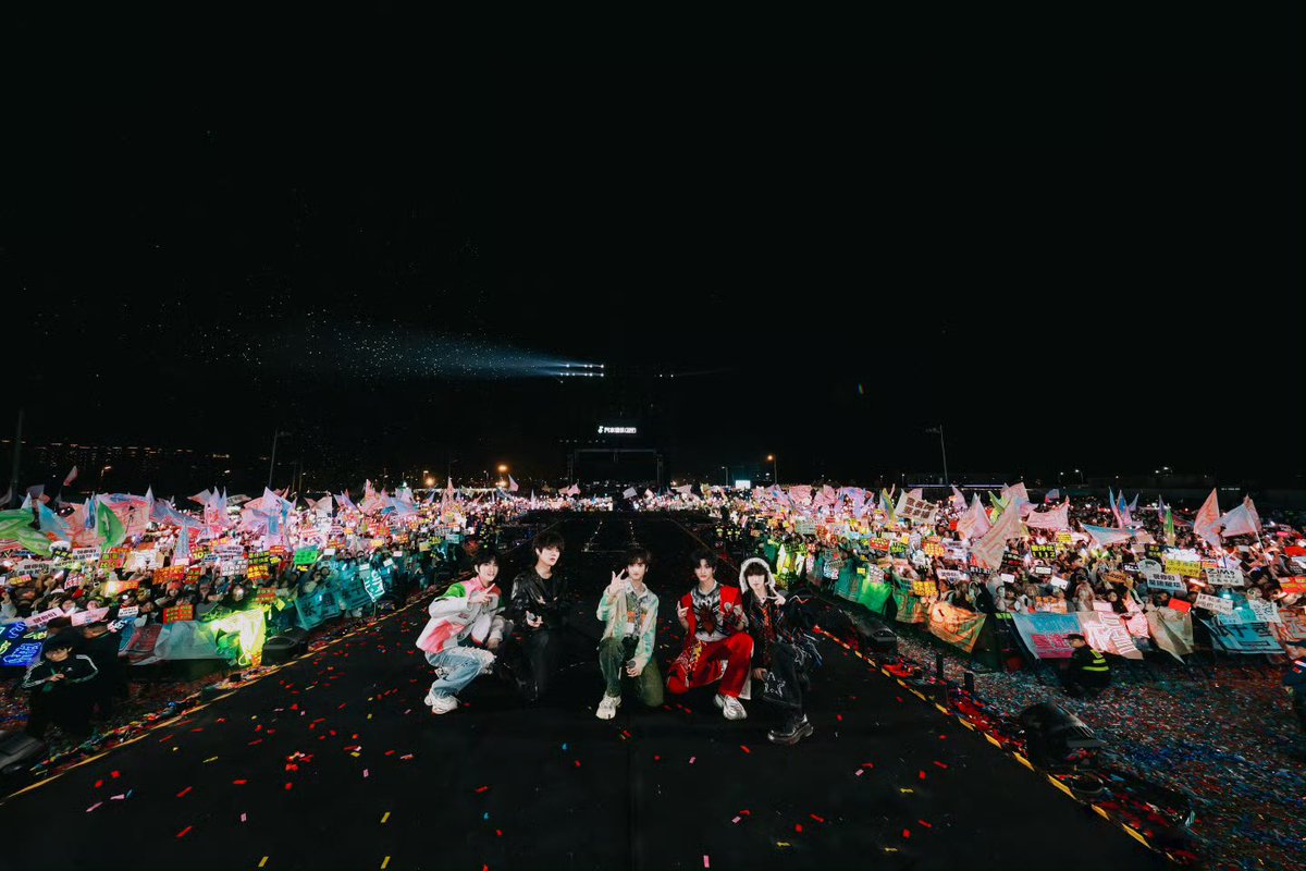 [🗓️] 2025/10/28
#𝐓𝐅_𝐈𝐍𝐆 𝐖𝐞𝐢𝐛𝐨 𝐔𝐩𝐝𝐚𝐭𝐞 🎶

Nanjing Soda Music Carnival · ถ่ายภาพรวม
ร่วมสนุกไปกับเสียงเพลงในฤดูใบไม้ร่วง เฉลิมฉลองช่วงเวลานี้ด้วยกัน แล้วไว้เจอกันใหม่! 

🔗: weibo.com/7736490820/522…

#今日童步 #童禹坤 #TongYukun #ถงอวี่คุน