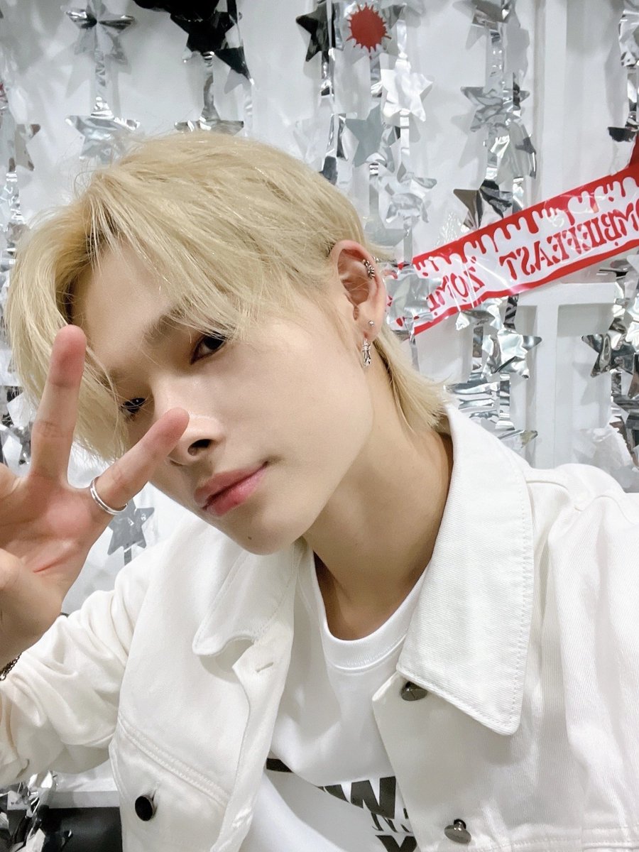 devillbea's tweet image. Mi tema del día es el #𝐶h𝖗o͞mat𝕚csー𝖙u𝚗e𝚜, y solo ese porque hasta ahora sacaron una canción. Cuando tengan más me van a ver convertirme en un completo fan y escucharlos aún más, por ahora me quedo disfrutando y bailando el #가기_𝔓rəre𝕝eä𝚜e.

𝐬upǝ𝕣𝐬oni𝕔 ☆🫀! #𝑘obi.