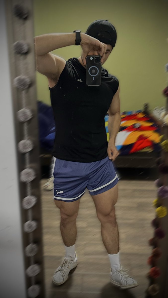 mgonzxm's tweet photo. Legs are growing! 🍗 https://t.co/pOJEN3xnG6