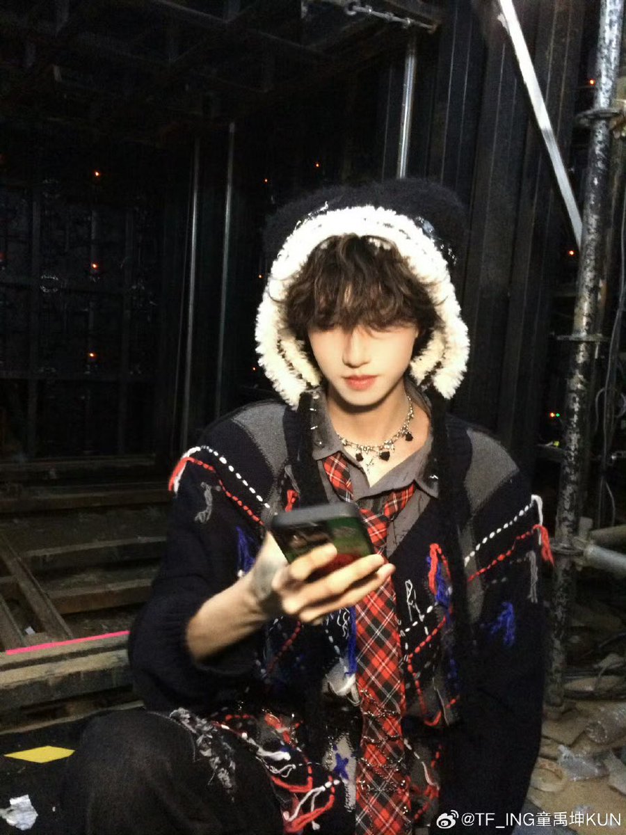 [🗓️] 2025/10/26
𝙏𝙁_𝙄𝙉𝙂 #𝙏𝙤𝙣𝙜𝙔𝙪𝙠𝙪𝙣 𝙒𝙚𝙞𝙗𝙤 𝙐𝙥𝙙𝙖𝙩𝙚 🤎 

วันนี้ทุกคนเหนื่อยแล้วนะครับ!
“สิบปีของผมมีค่าเพราะมีพวกคุณ”

🔗: weibo.com/7645374204/522…

#童禹坤 #ถงอวี่คุน  #TF_ING #TF家族三代 #TFFamily #今日童步