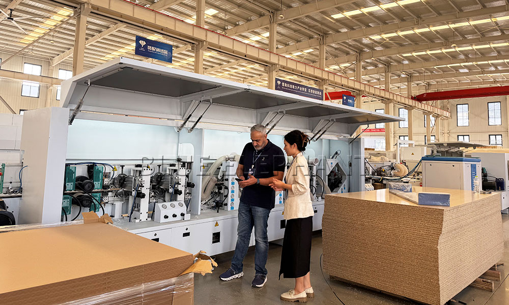 ElephantCnc's tweet image. 🇰🇼✨ We were delighted to host our Kuwaiti customer at the Blue Elephant factory! 🏭💙

☎Contact information:
elephant-cnc.com 
Whatsapp/mobile: +86-15064026772
#edgebandingmachine #bridgesawmachine #cncsaw #saw #sawblade #engraving #cncrouter