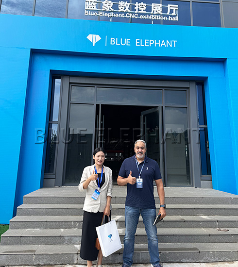 ElephantCnc's tweet image. 🇰🇼✨ We were delighted to host our Kuwaiti customer at the Blue Elephant factory! 🏭💙

☎Contact information:
elephant-cnc.com 
Whatsapp/mobile: +86-15064026772
#edgebandingmachine #bridgesawmachine #cncsaw #saw #sawblade #engraving #cncrouter