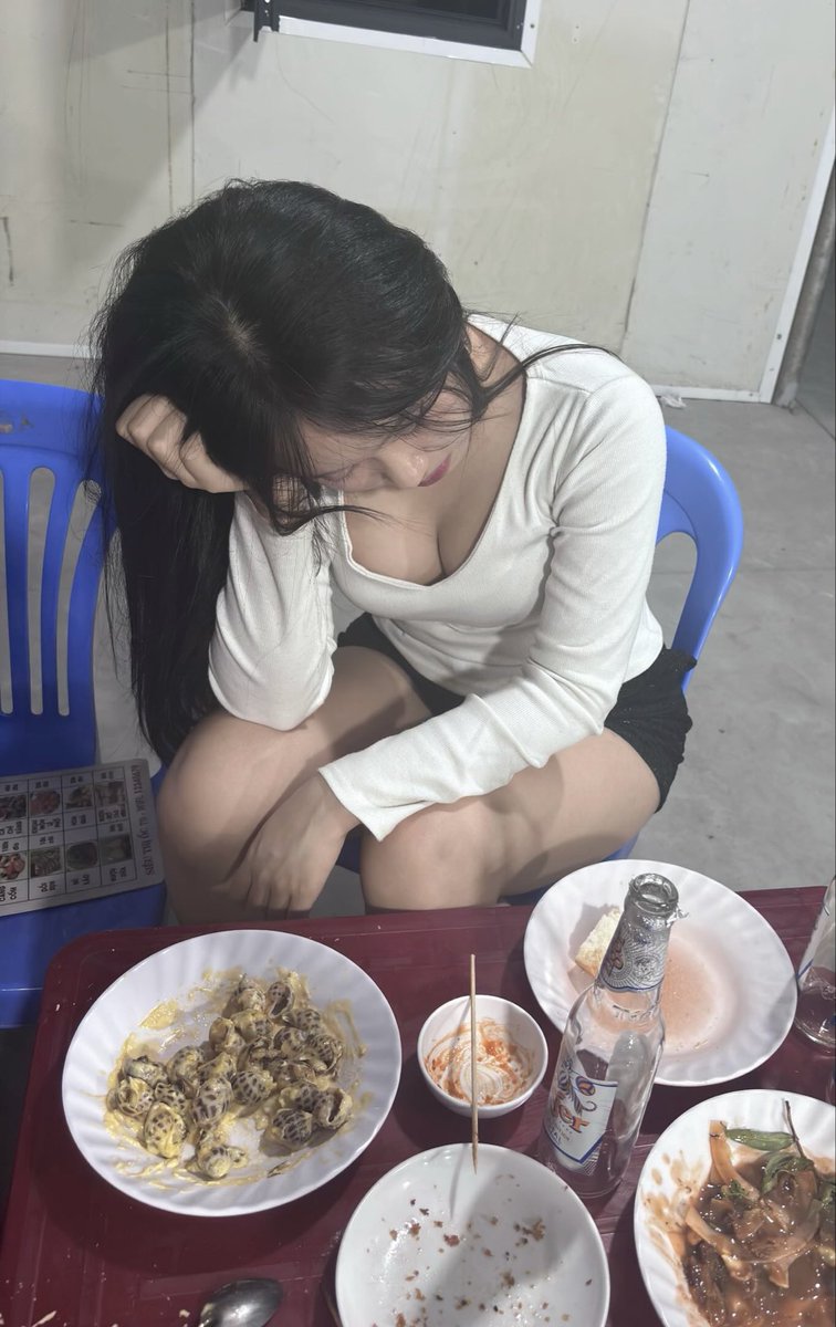 bichdao69x's tweet photo. Chuyện đêm qua bh mới kể https://t.co/ParjgIWwvF