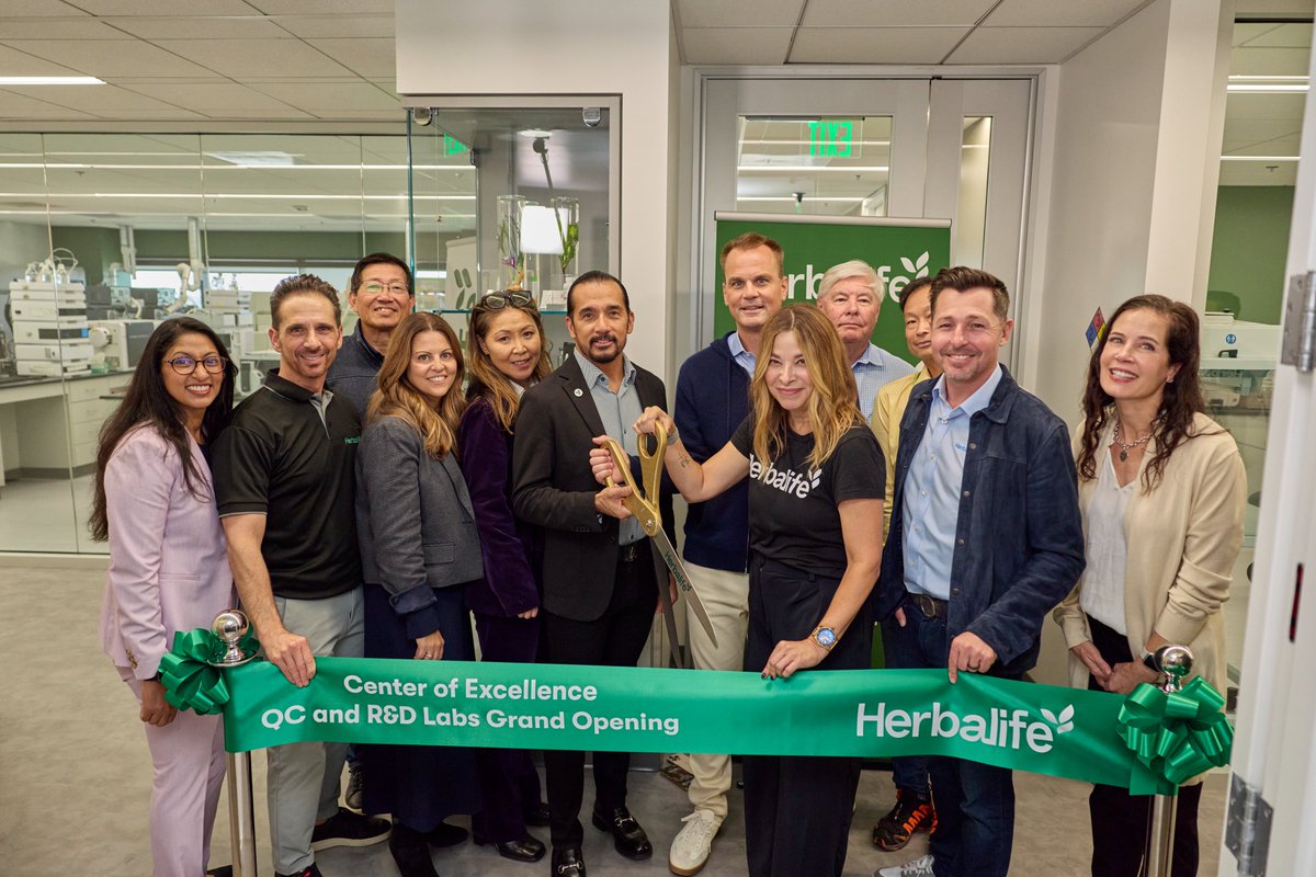Herbalife's tweet photo. We just opened a $7M Center of Excellence - Quality Control &amp; R&amp;D Labs in Torrance, CA!
🔬 Advanced tech
🧪 40+ scientists
🌱 Green Lab Certified
Innovation, quality, and wellness — all under one roof.
https://t.co/DEgzlLsvVZ https://t.co/KdCANMLwtR