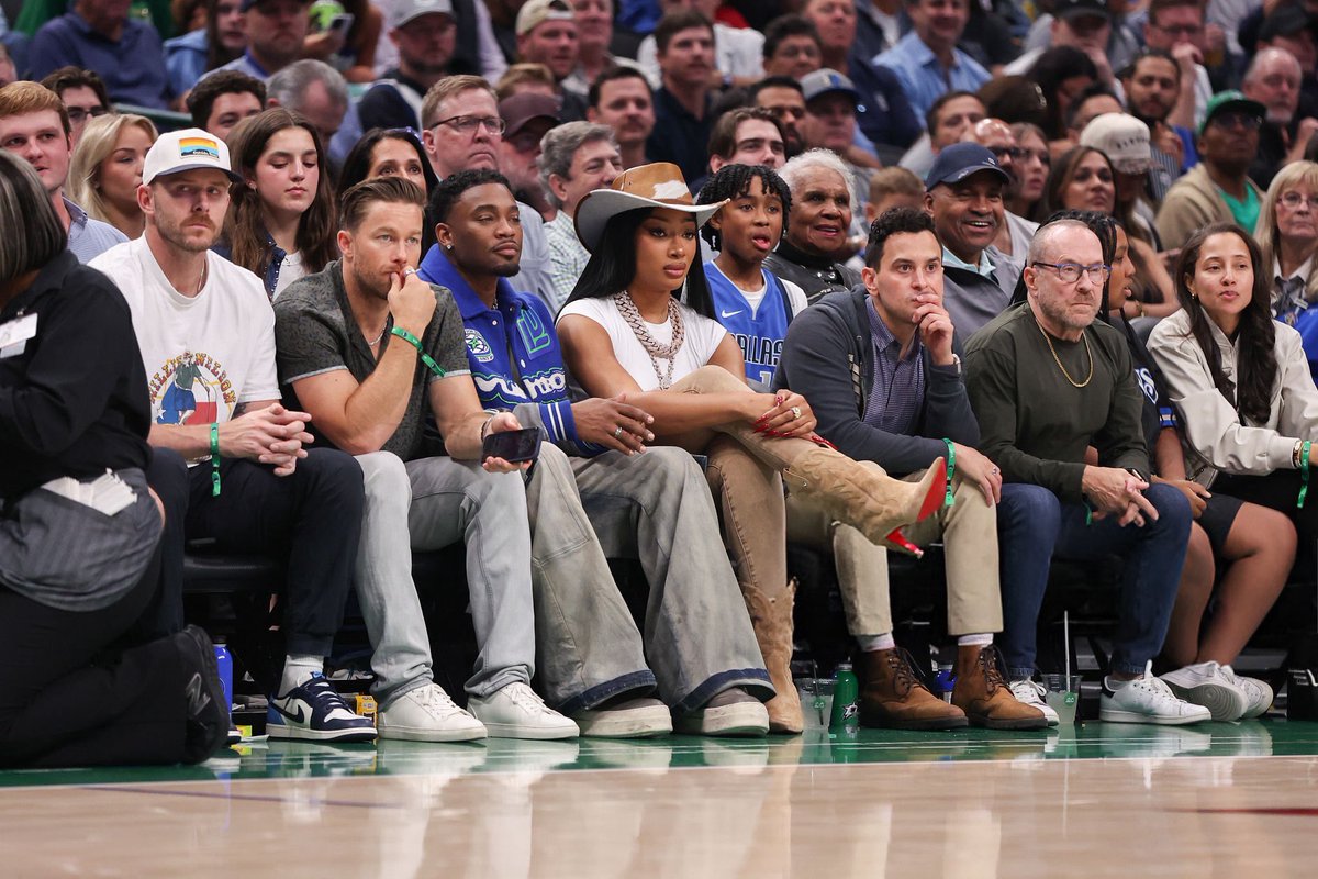 stallionaccess's tweet photo. Megan Thee Stallion at the Mavericks-Thunder game in Dallas tonight. https://t.co/lZ2D6hBW29