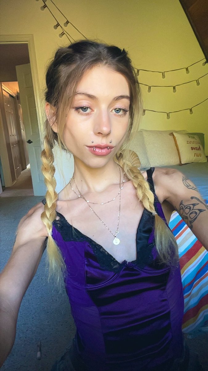 bl00dnB0nee's tweet image. My mom yelled at me in the kitchen 😍