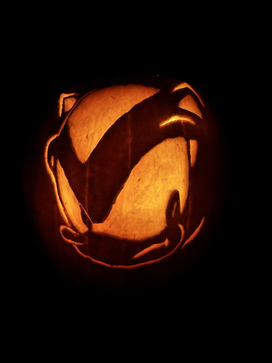 Aeo_X3's tweet image. I have carved the ultimate pumpkin. 

#SonicTheHedgehog #shadowthehedegehog #pumpkincarving #Halloween