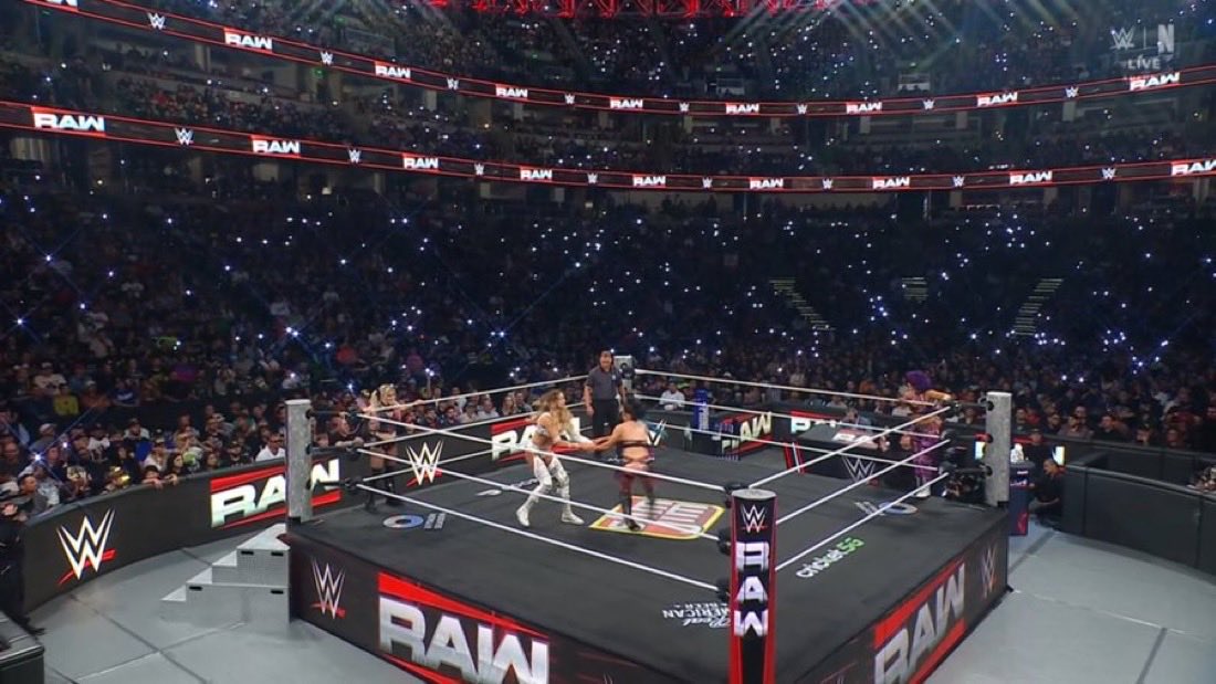 The Fireflies ⭕️❤️
 
#WWERaw